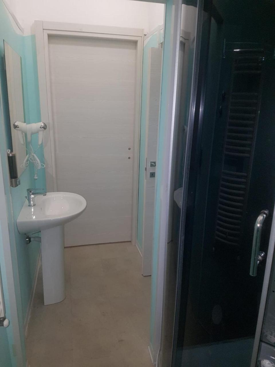 Bed Rho Stazione Bed & Breakfast Exterior foto
